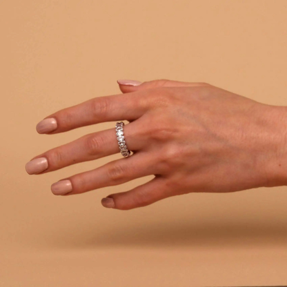 Eternal Glow™ Ring – The Forever Sparkle You Deserve